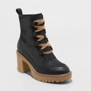 Universal Thred Booties size 6